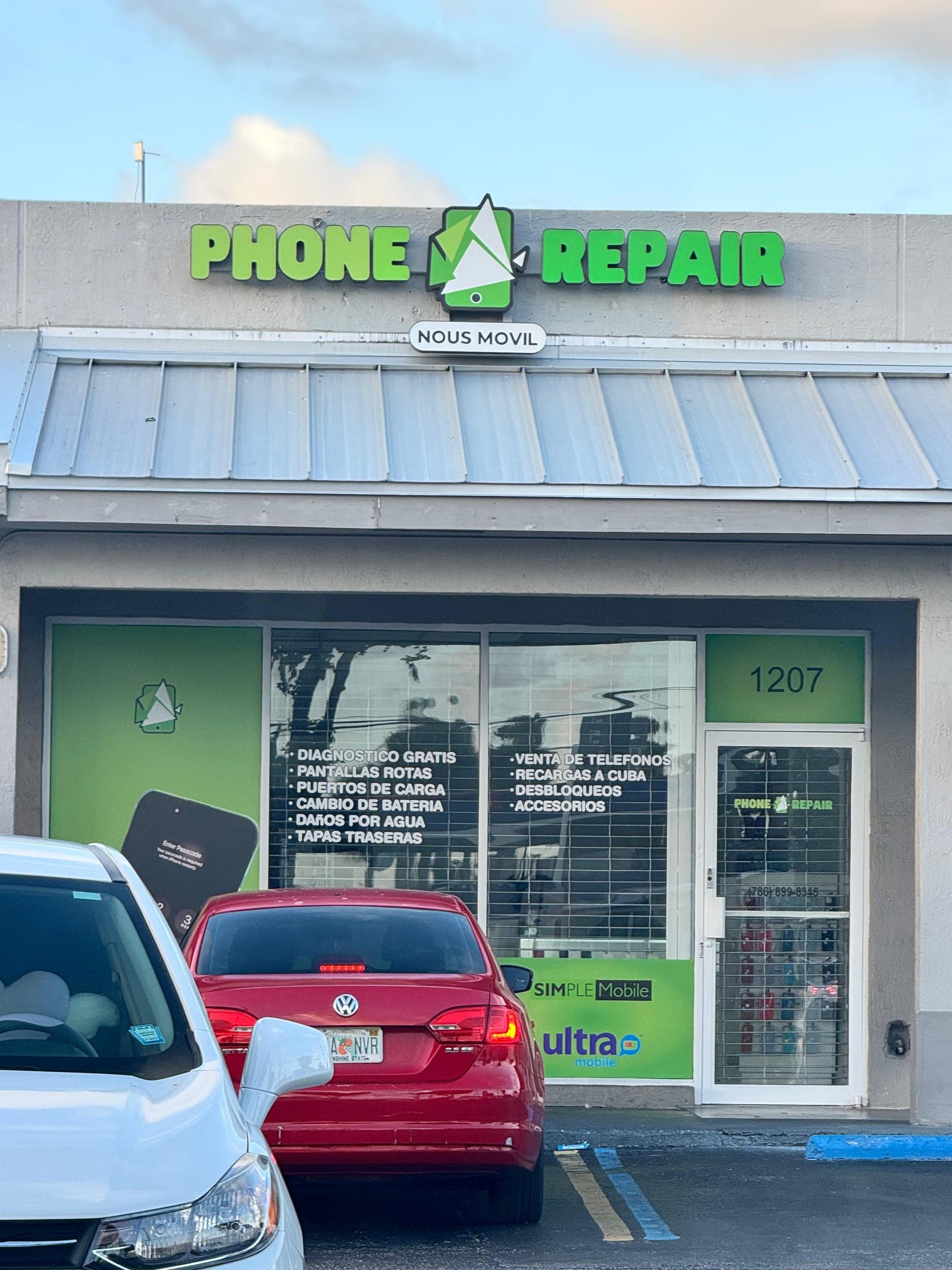 Fachada de la tienda NOUS MOVIL REPAIR en Hialeah
